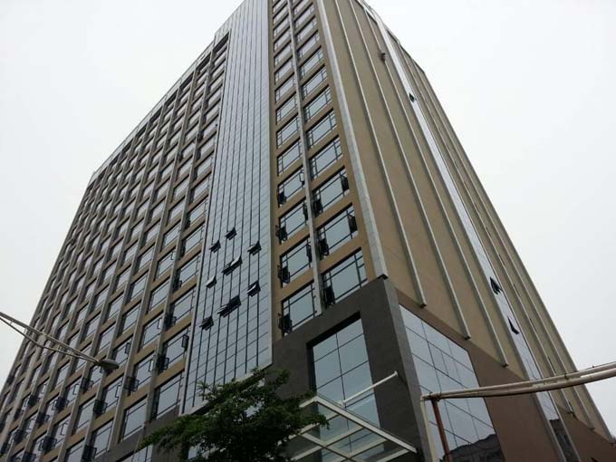 什么情況下，利害關(guān)系人可委托房屋安全鑒定單位進(jìn)行鑒定？鑒定費(fèi)用如何承擔(dān)？
